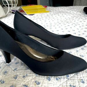 Abella Navy Blue Pumps